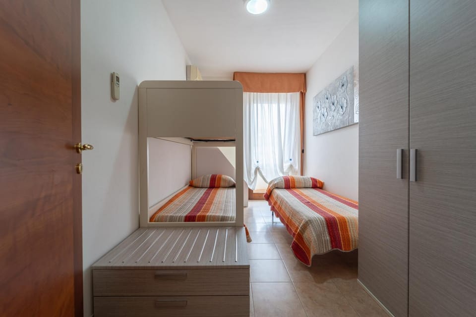 Bed, Photo of the whole room, Bedroom, bunk bed