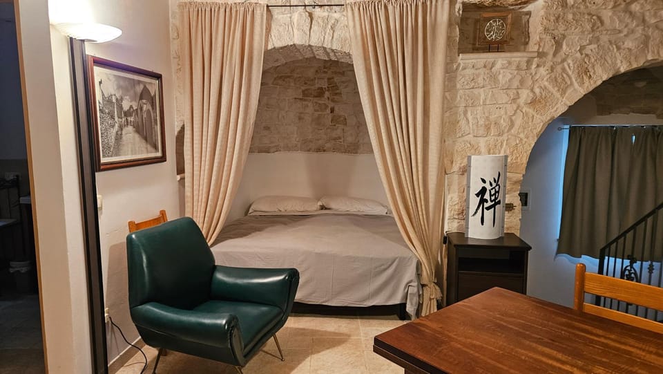 Bed, Living room, Bedroom
