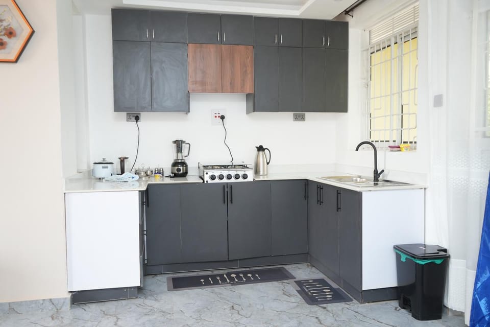Coffee/tea facilities, Kitchen or kitchenette, stove