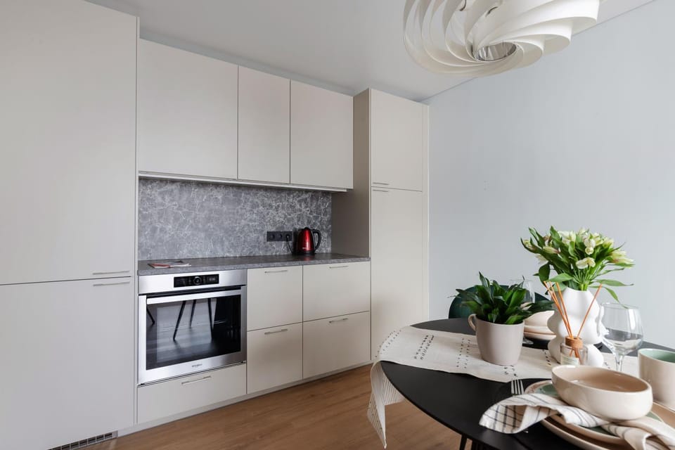 Coffee/tea facilities, oven