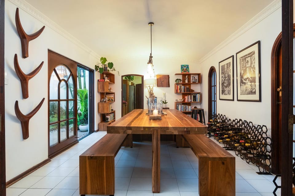 Living room, Dining area, Inner courtyard view