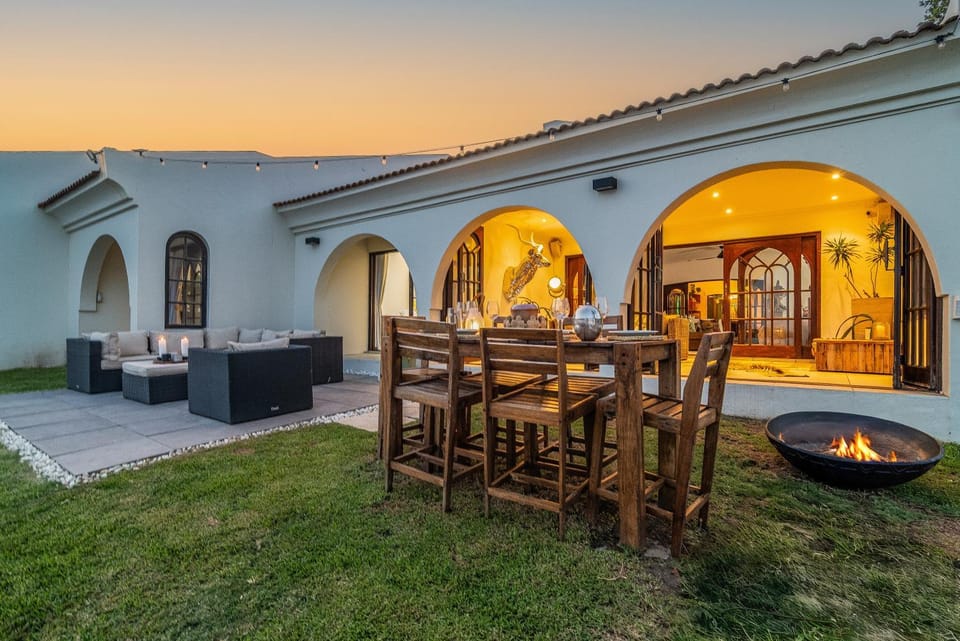 Property building, Patio, Garden, Seating area, Dining area
