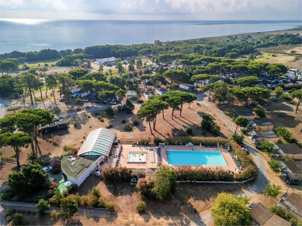 Natural landscape, Bird's eye view, Pool view, Swimming pool