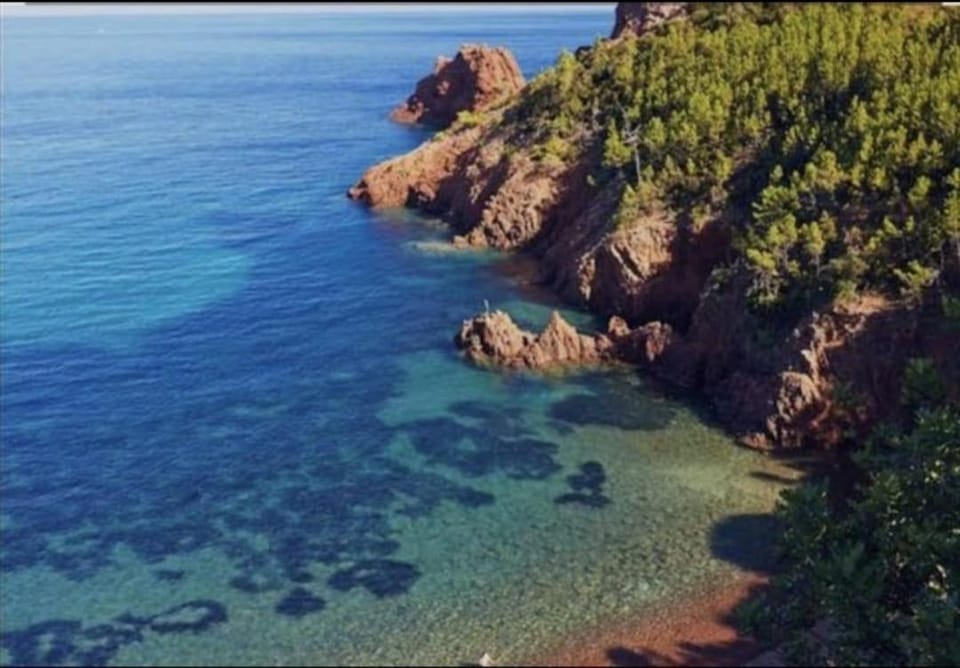 Beau 65 M2 en Front de Mer à St Raphaël - Piscine Apartment in Saint-Raphael