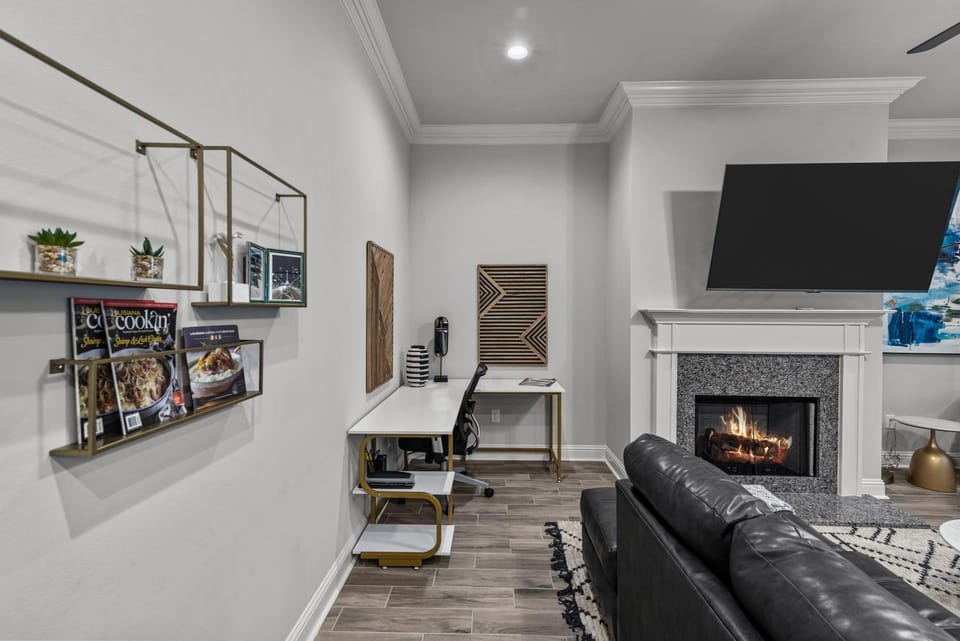 Communal lounge/ TV room, TV and multimedia, Living room, Seating area, Evening entertainment