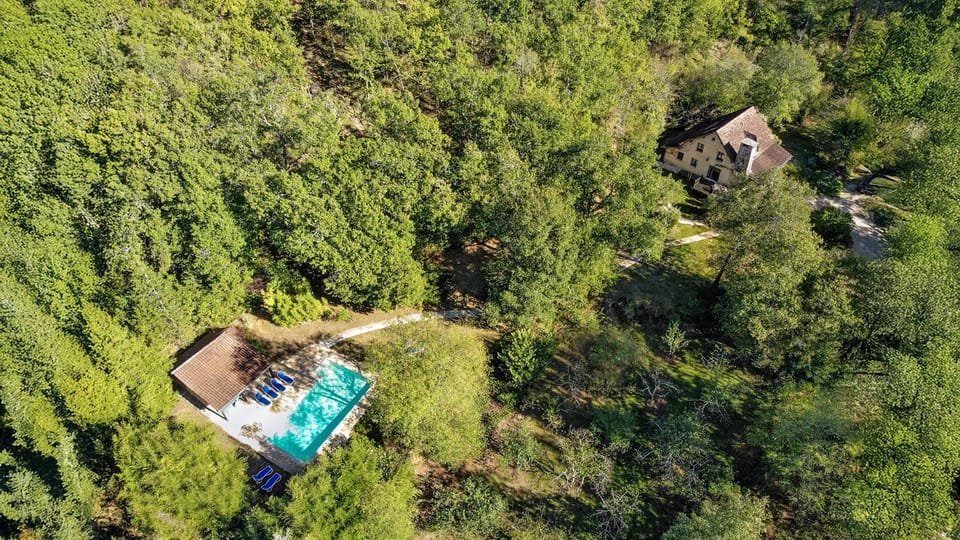 Property building, Spring, Day, Natural landscape, Bird's eye view, Garden, View (from property/room), Pool view, Swimming pool, Swimming pool
