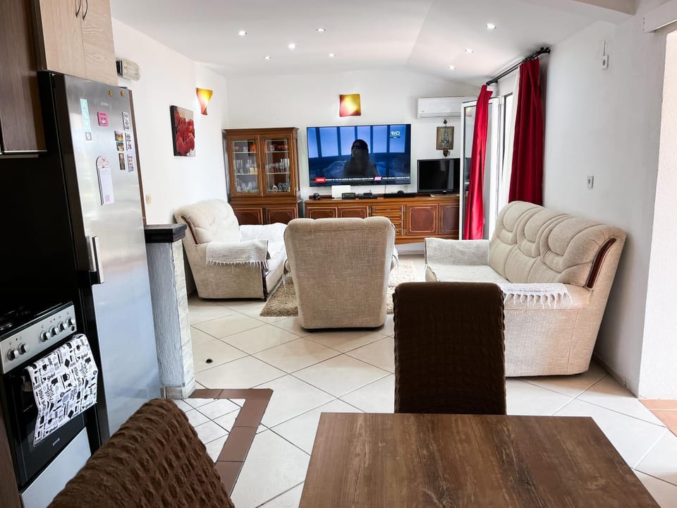 TV and multimedia, Living room, Seating area