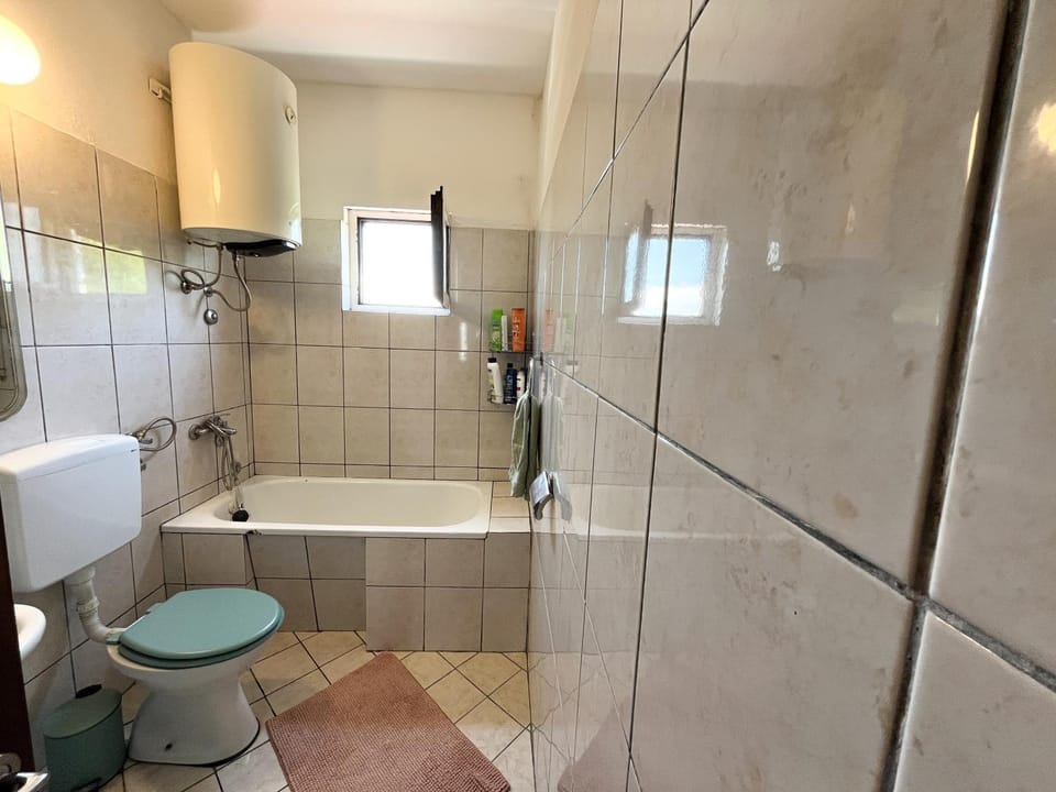 Shower, Toilet, Bathroom, Bath
