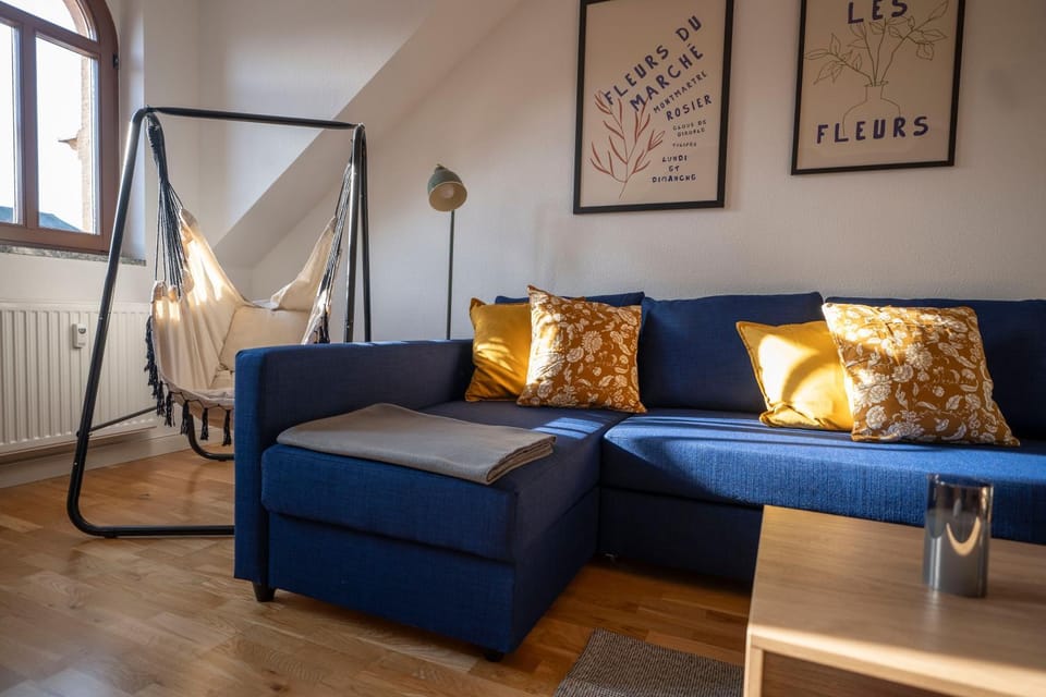 Living room, Photo of the whole room, Seating area, internet