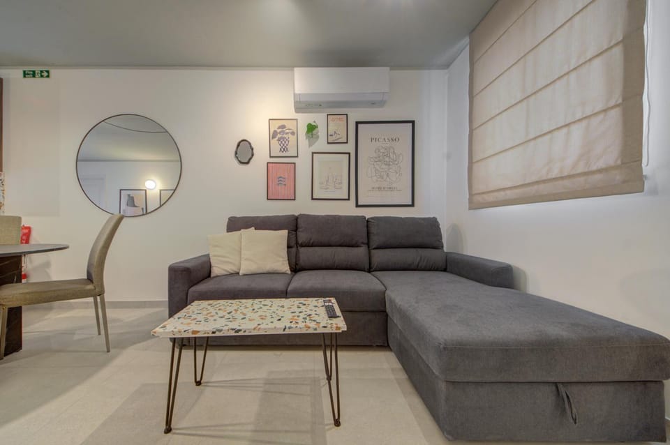 Juliet Residence, Apt 4 , Your Home Away from Home in Gzira by SF HOMES Apartment in Sliema