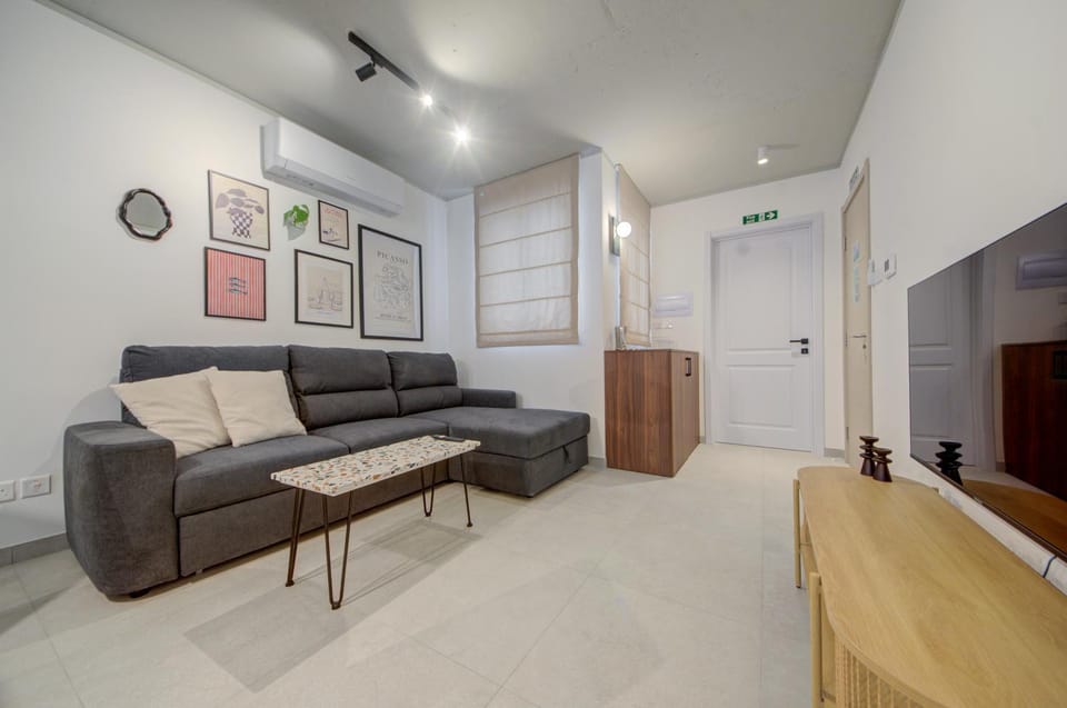 Juliet Residence, Apt 4 , Your Home Away from Home in Gzira by SF HOMES Apartment in Sliema