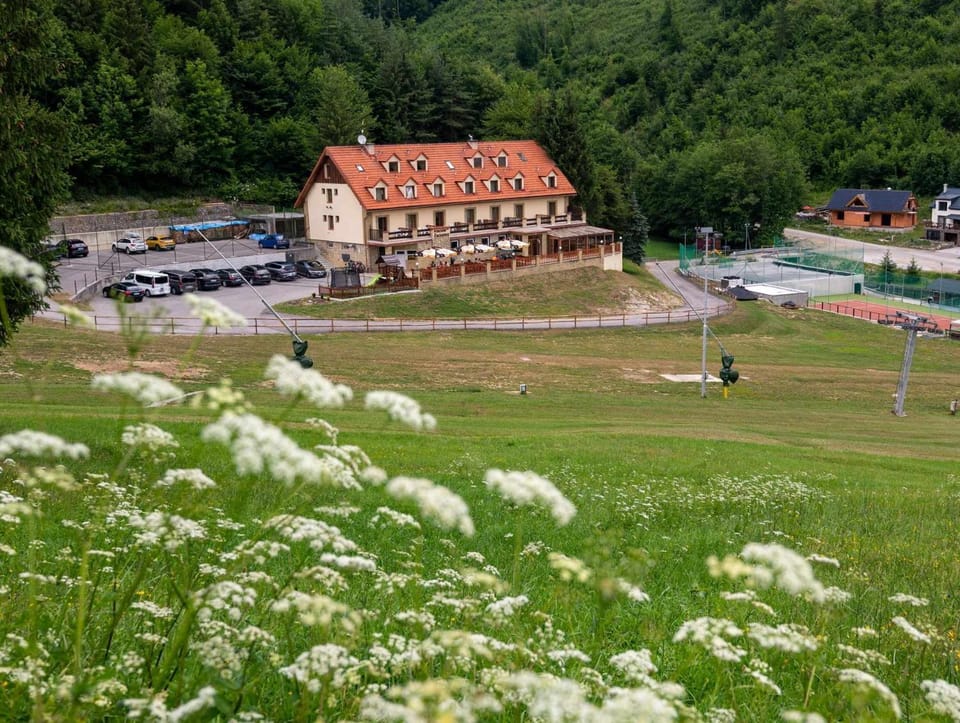 Property building, Neighbourhood, Natural landscape, Parking