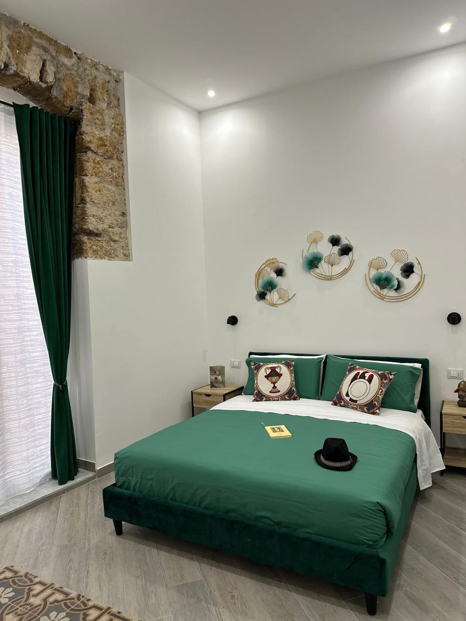 Bed, Photo of the whole room, Bedroom