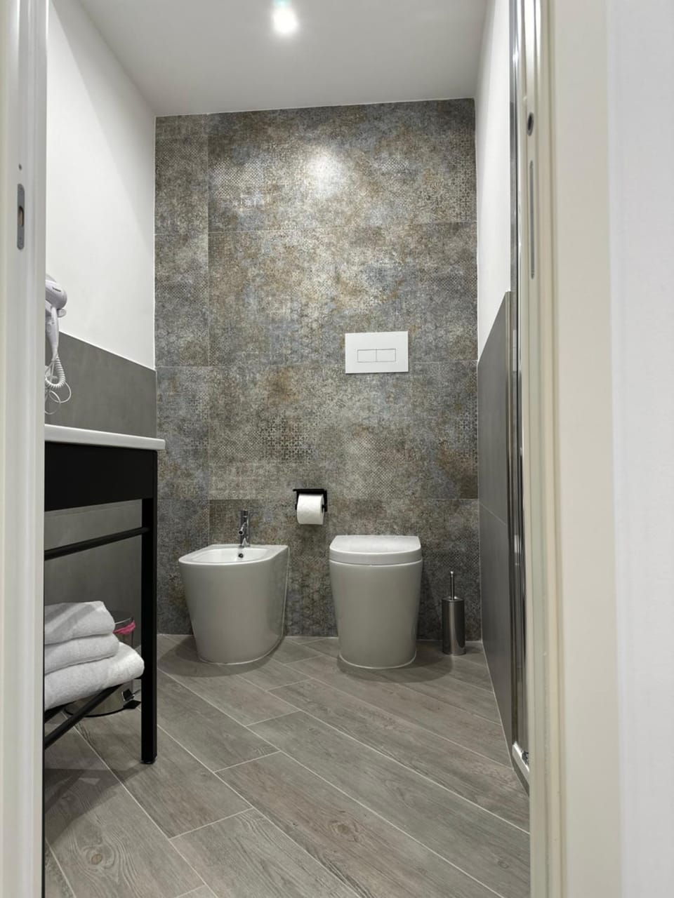 Toilet, Bathroom, towels