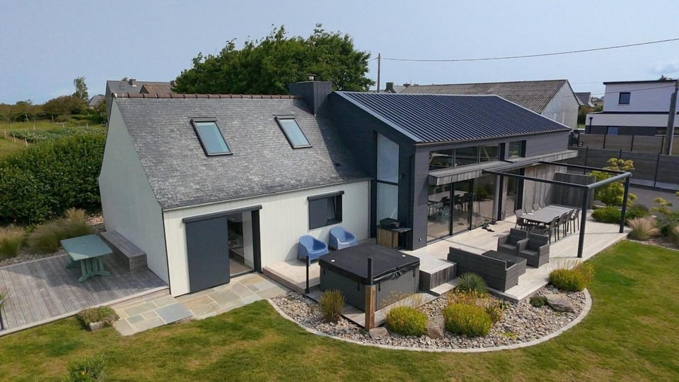 Property building, Patio, Garden, Spa and wellness centre/facilities, Garden view