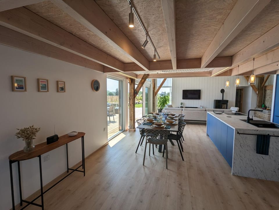 TV and multimedia, Kitchen or kitchenette, Dining area