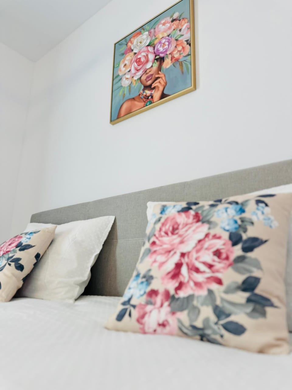 Bed, Decorative detail, Bedroom