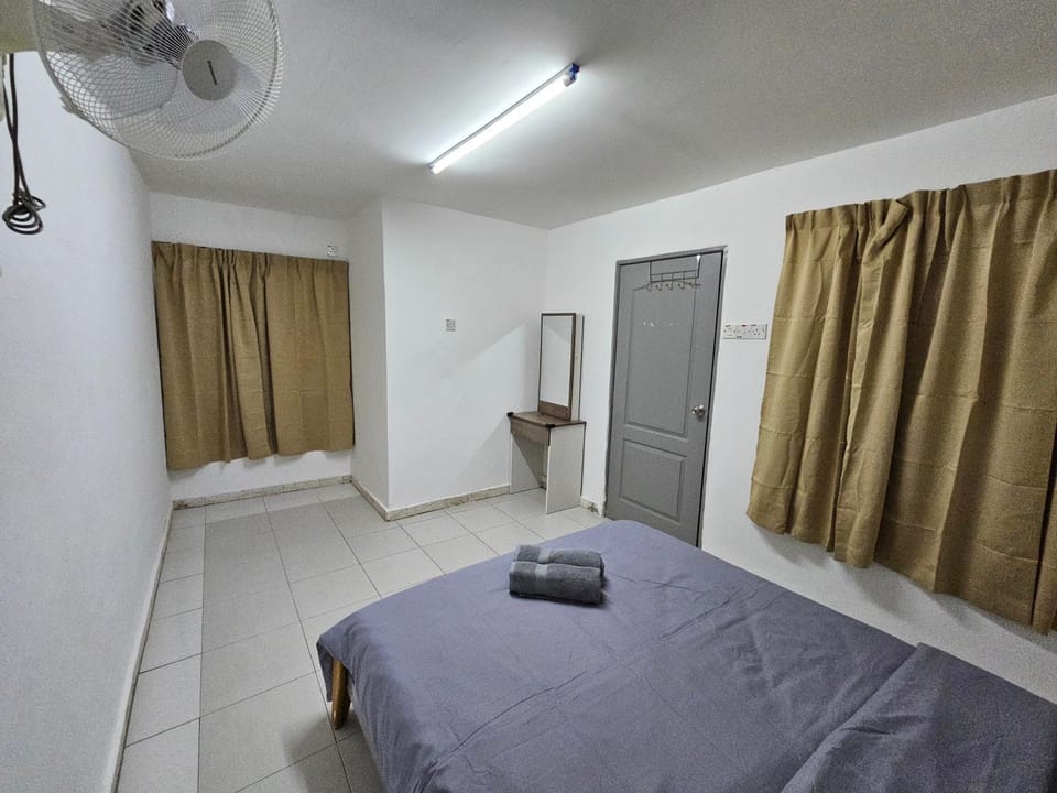 Bed, Photo of the whole room, Bedroom, towels, wardrobe, air conditioner