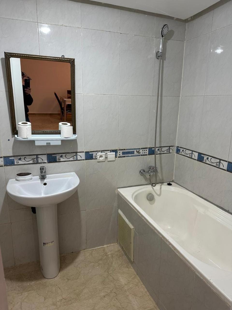 Bathroom, Bath, towels