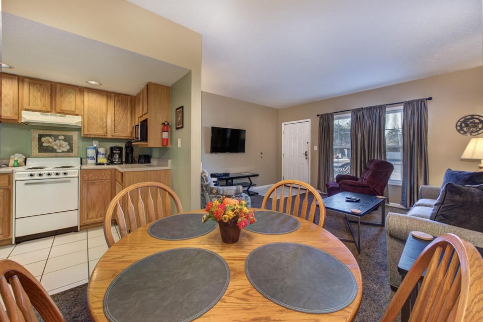 Colonial Crest Condo Unit #113 Apartment in Pigeon Forge