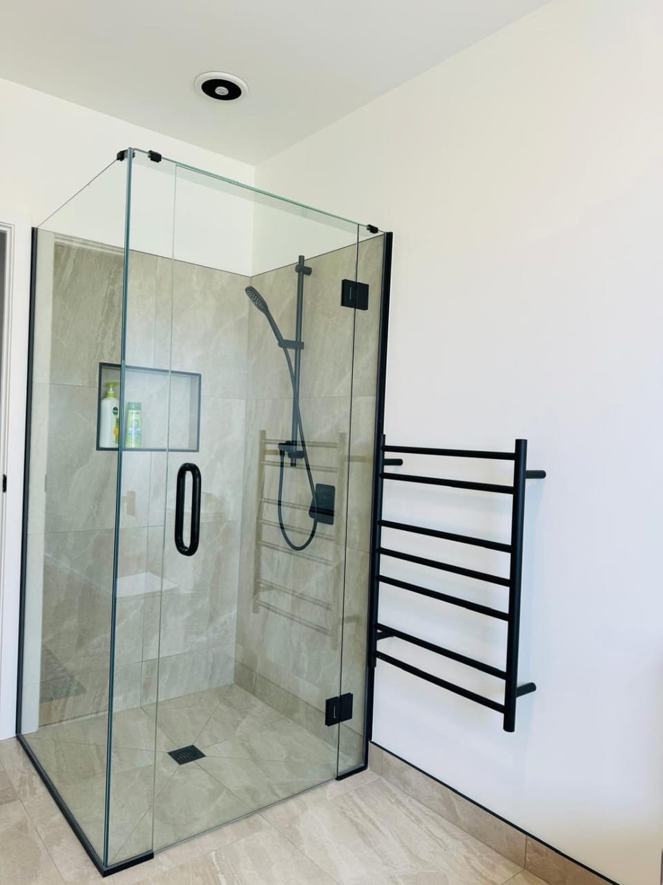 Separate entry room with share bathroom Vacation rental in Taupo