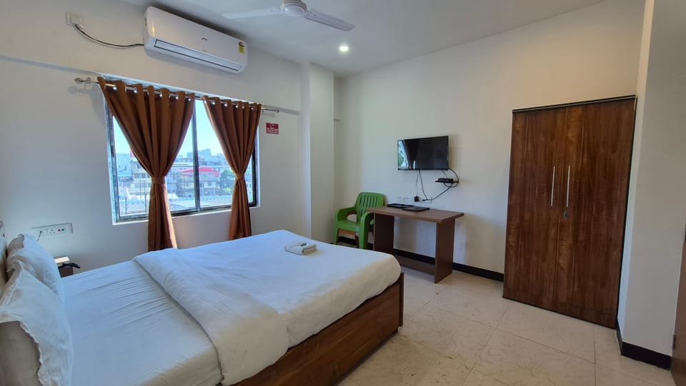 TV and multimedia, wardrobe, air conditioner