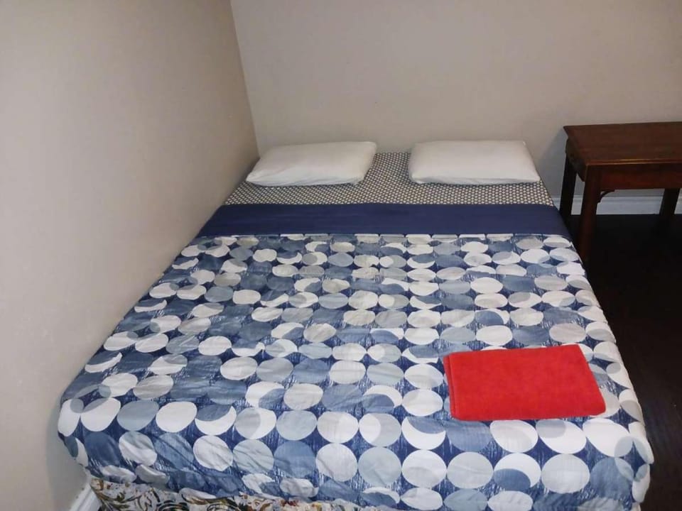 Kitchener -WLU BNB-Minutes To University of Waterloo, Conestoga College,Buses,Airport Vacation rental in Kitchener