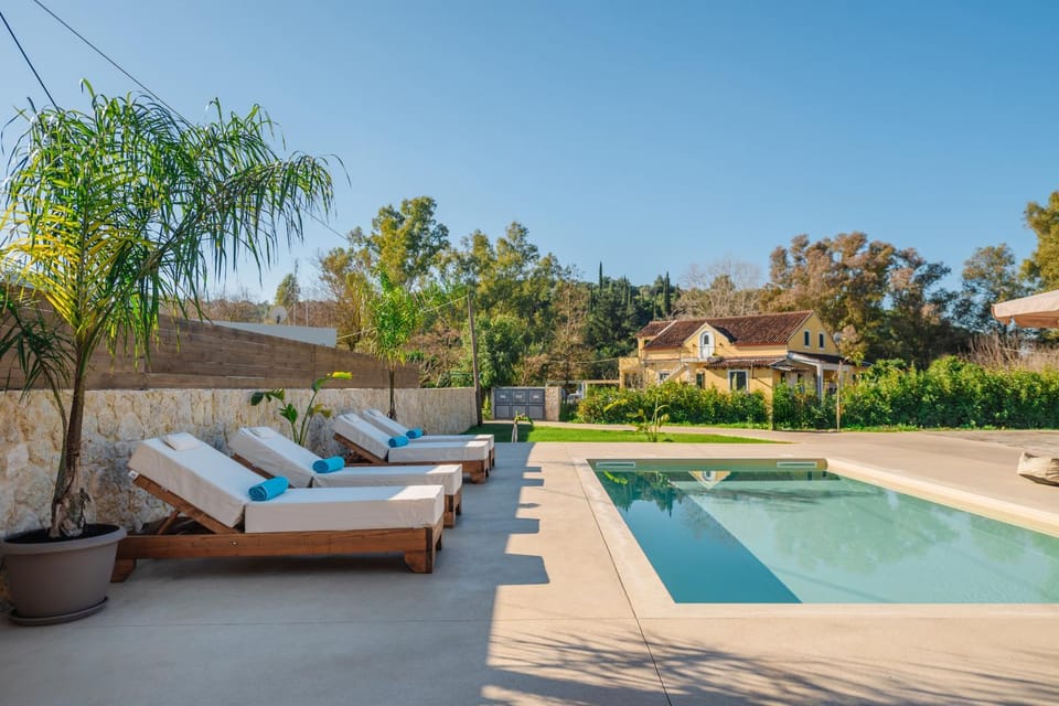 Pool view, Swimming pool, sunbed