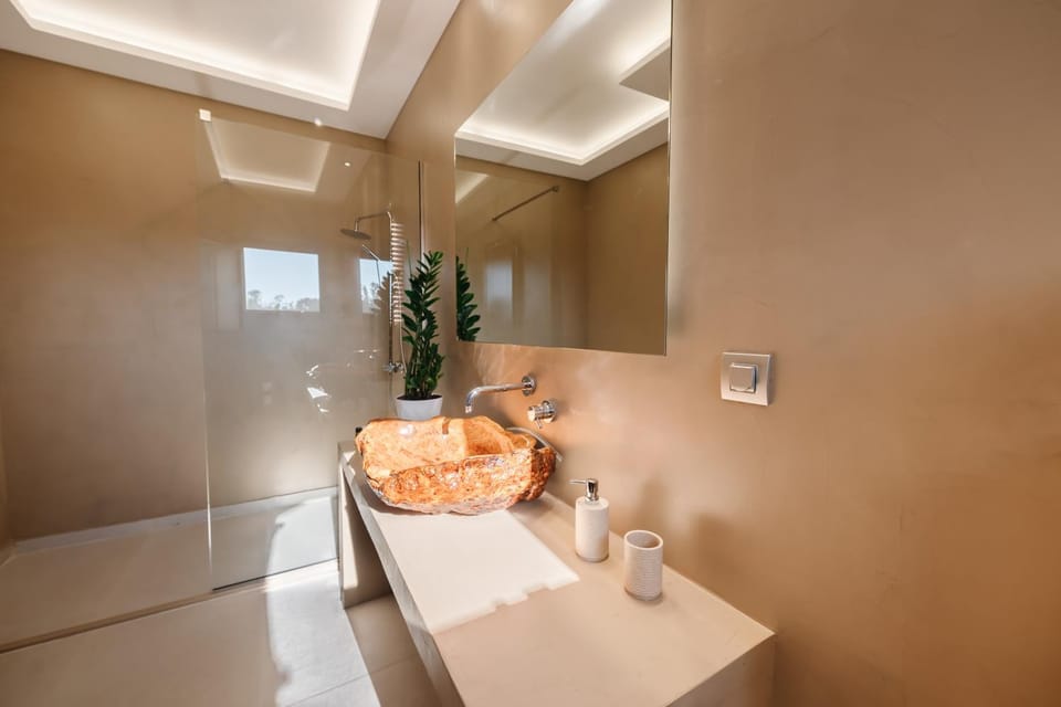 Bathroom, towels