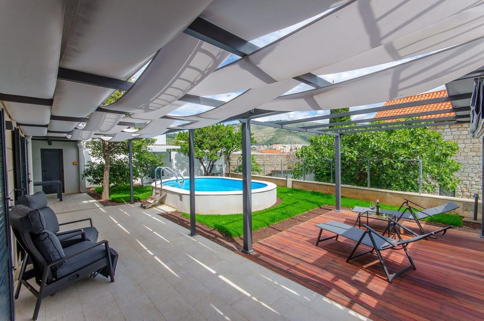 Garden, Swimming pool