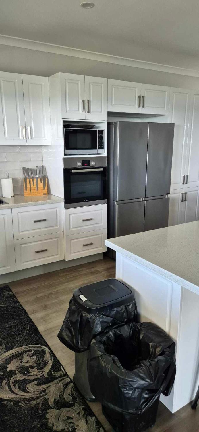 Kitchen or kitchenette, oven