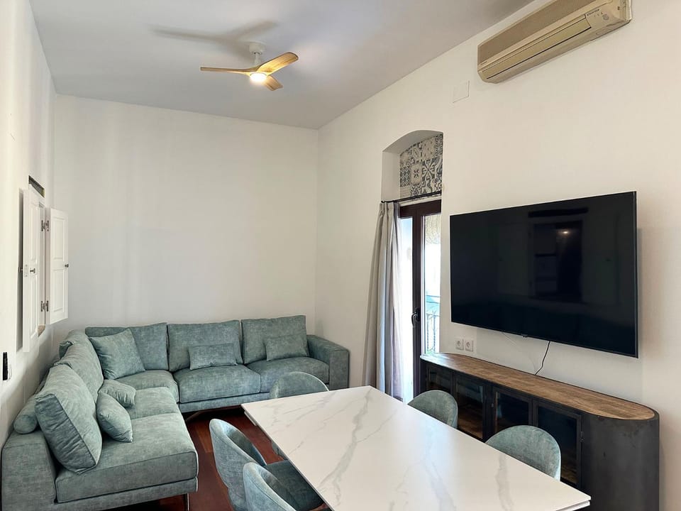 Communal lounge/ TV room