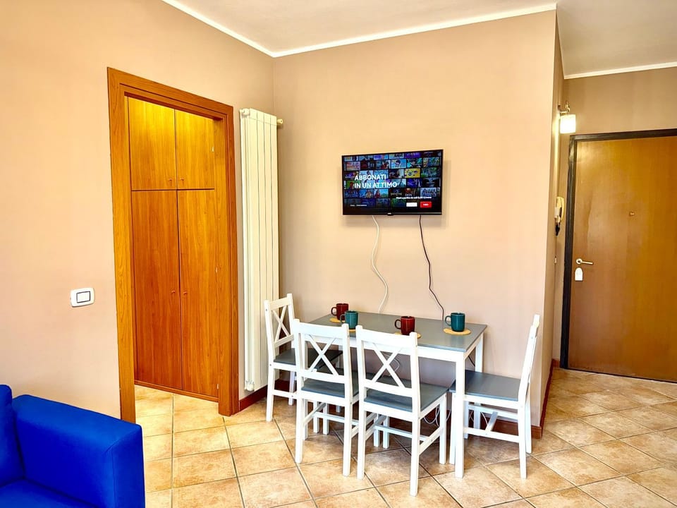 TV and multimedia, Living room, Seating area, Dining area, Evening entertainment