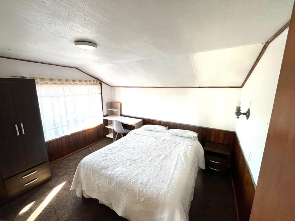 Photo of the whole room, Bedroom