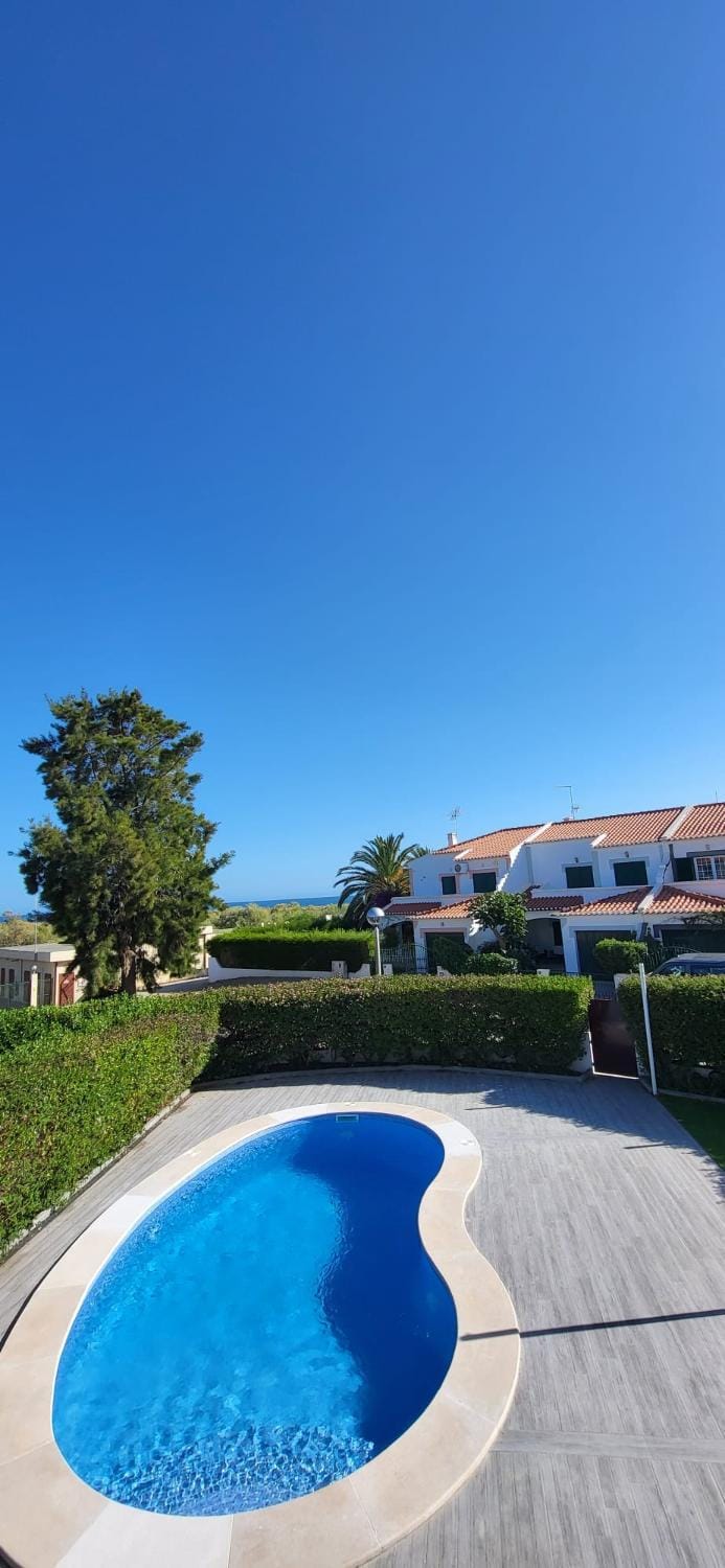 Day, Pool view, Swimming pool, sunbed