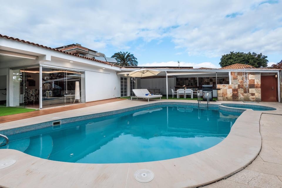 Swimming pool, Swimming pool