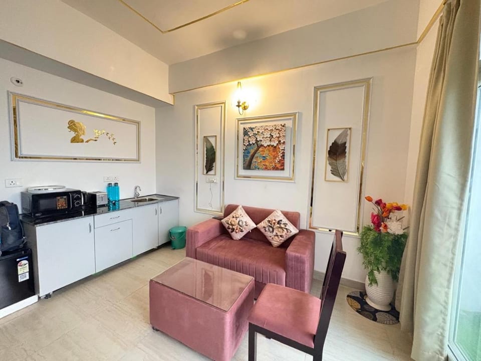 Spectrum Metro Mall 10 1BHK Apartment Sector 75 Noida with Balcony Apartment in Noida