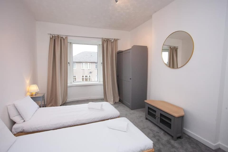 3 Bed Cottage Flat with Parking Apartment in Glasgow