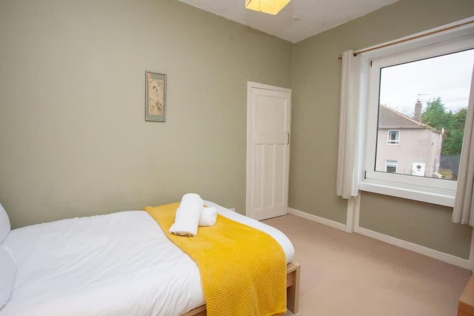 3 Bed Cottage Flat with Parking Apartment in Glasgow
