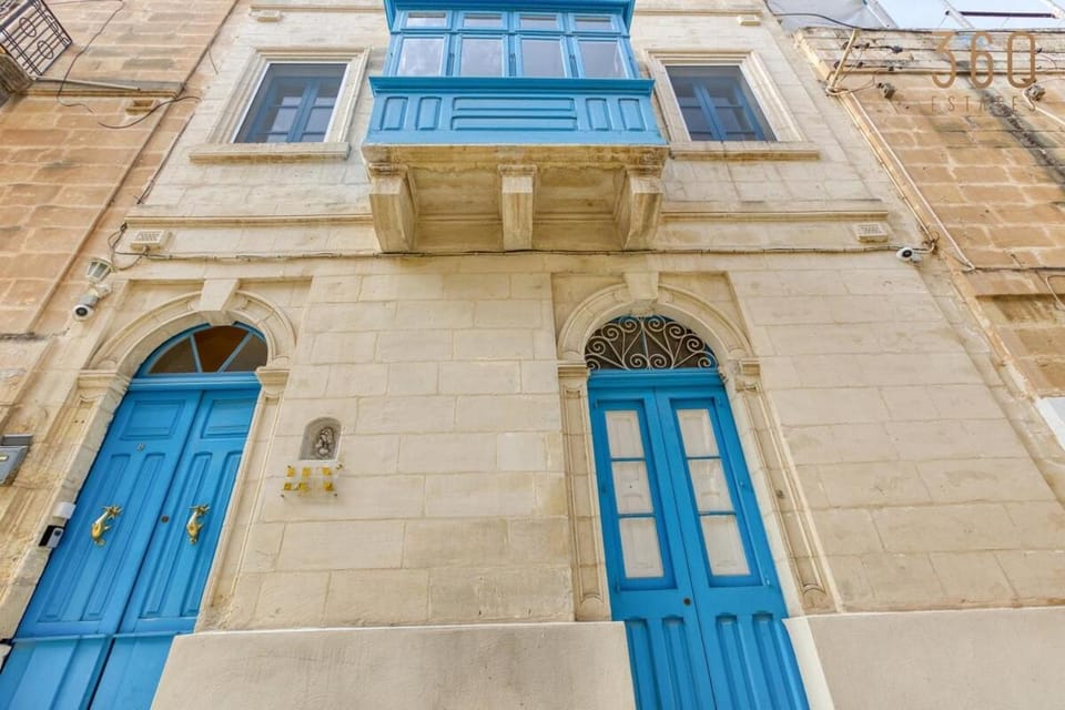 Facade/entrance, Day