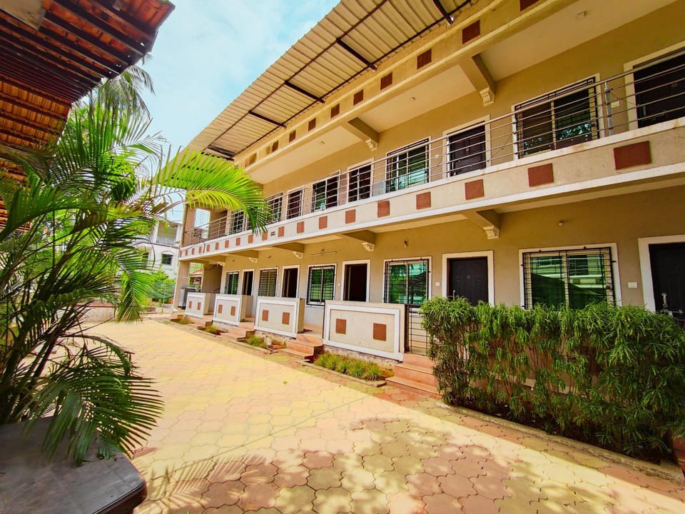 Property building, Day, Balcony/Terrace, Garden view