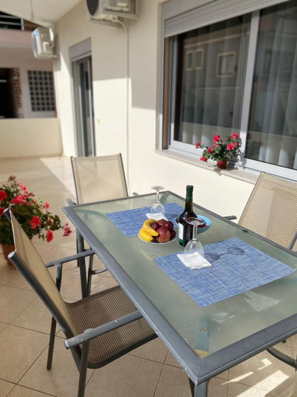 Patio, Dining area