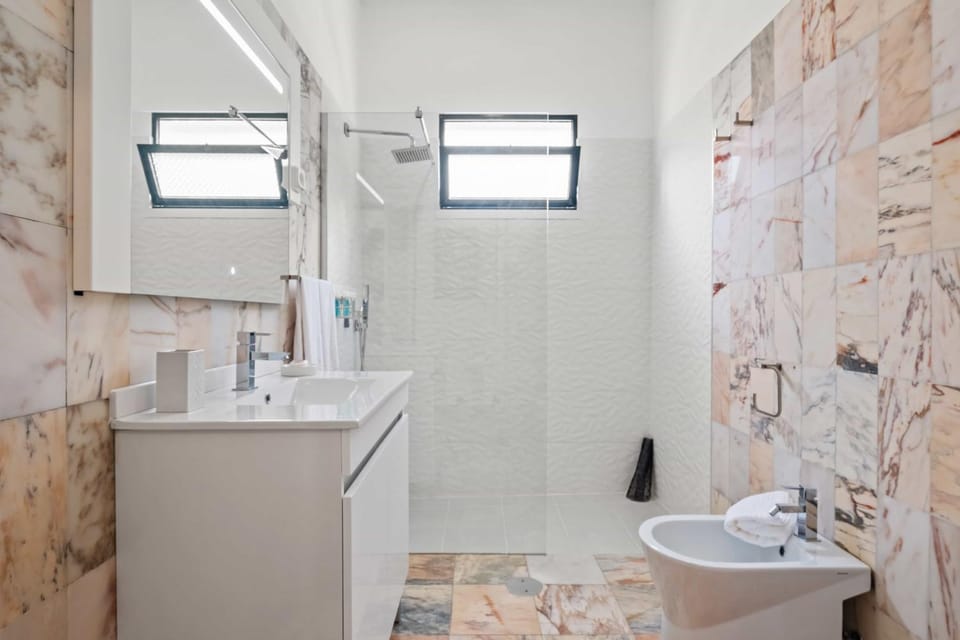 Shower, Bathroom, towels