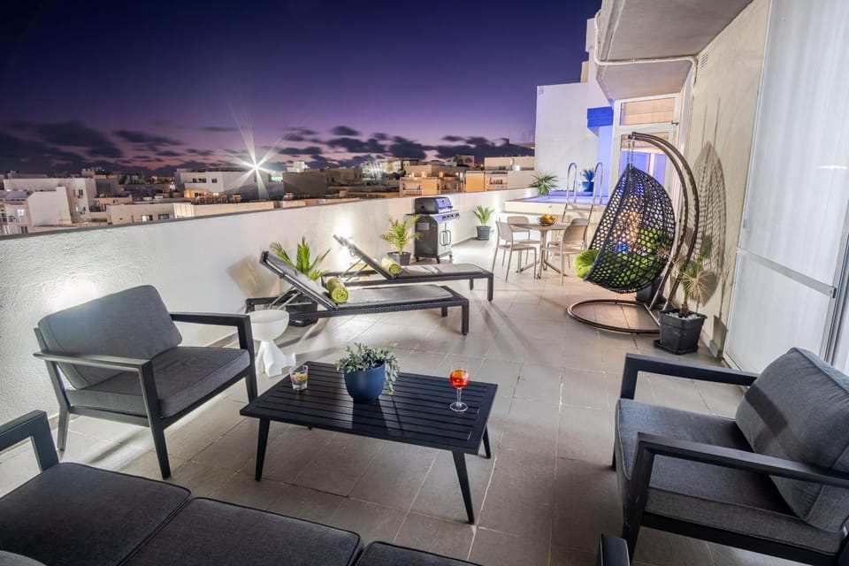 D Pool Top Apartment in Malta
