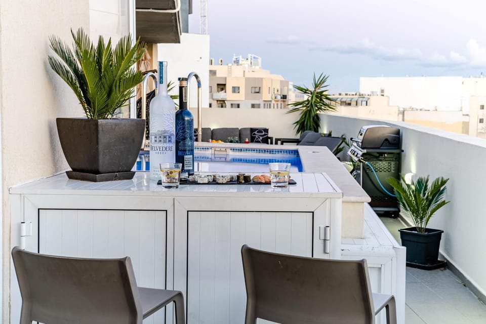 D Pool Top Apartment in Malta