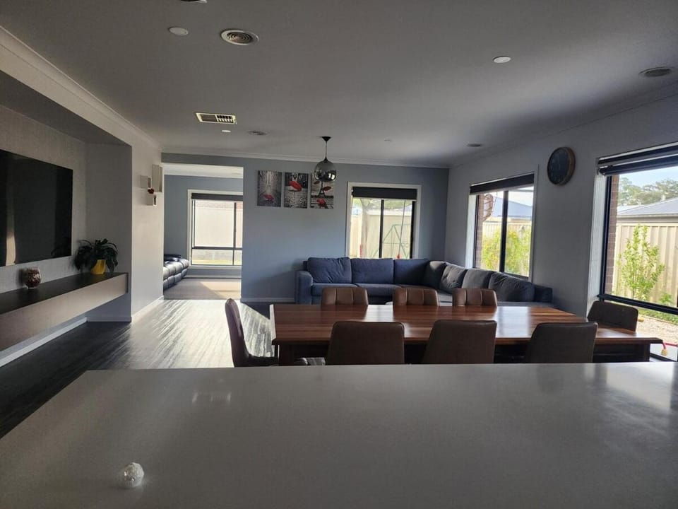 TV and multimedia, Living room, Dining area