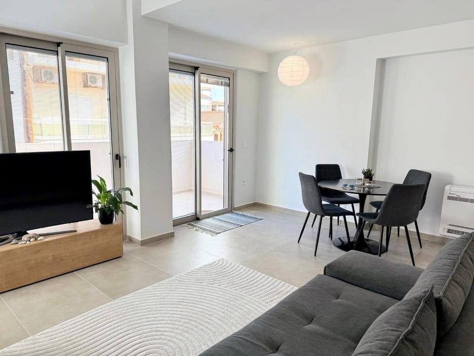 Azure Loft - 3min walk to beach, 10min to Old Town Apartment in Chania