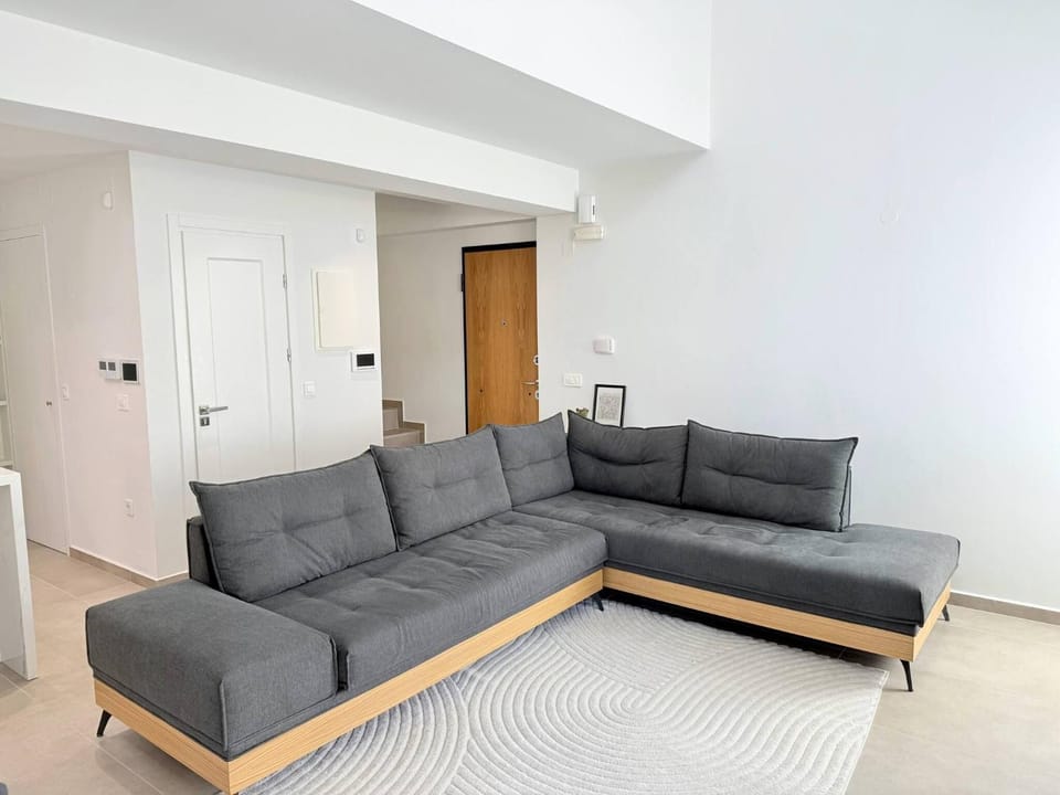 Azure Loft - 3min walk to beach, 10min to Old Town Apartment in Chania