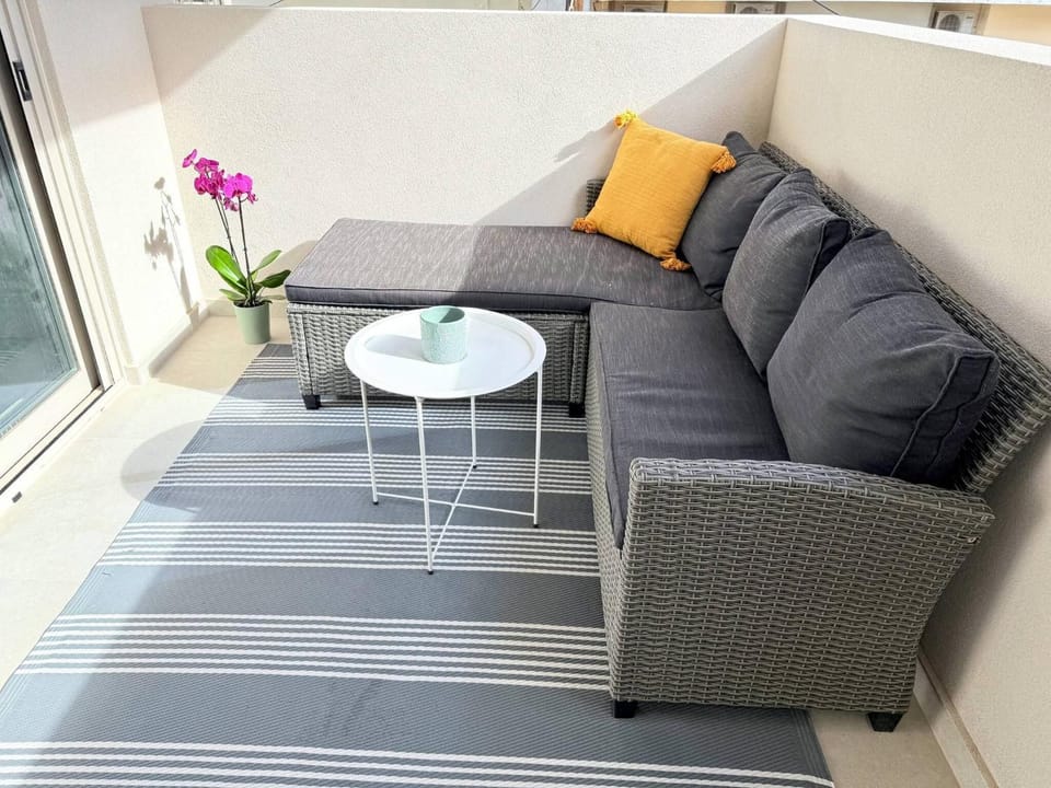 Azure Loft - 3min walk to beach, 10min to Old Town Apartment in Chania