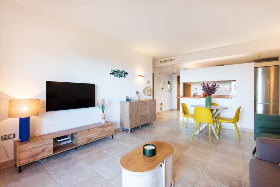 TV and multimedia, Living room, Dining area